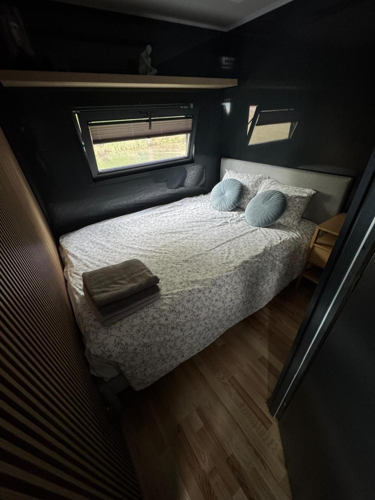Domek Na Wodzie - Houseboat -Sauna, Taras Na Dachu, Dwie Sypialnie Mikołajki Extérieur photo