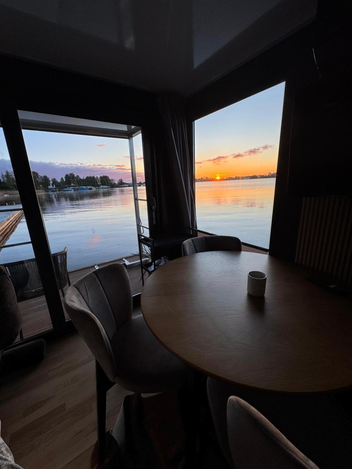 Domek Na Wodzie - Houseboat -Sauna, Taras Na Dachu, Dwie Sypialnie Mikołajki Extérieur photo
